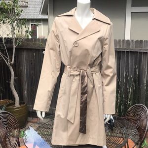 Sophisticated Dana Buchman tan trench coat